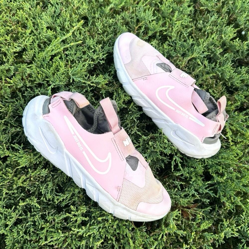 Nike Kids' Flex Runner 2 Sneaker‎ Size 3Y Pink Shoes